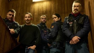 Public Disorder 1.Sezon 2.Bölüm izle