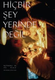 Hiçbir Şey Yerinde Değil izle